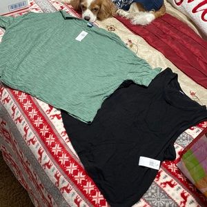 2 Women’s Old Navy NWT tops, black tank top, green top size small, extra small